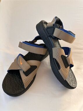 Nike Men’s Sandals in Brown with Blue Accents